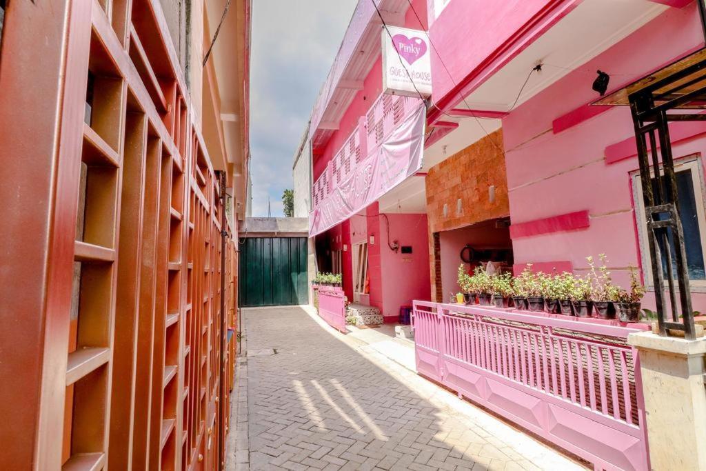 Pinky Guest House Syariah Kota Batu Batu (East Java) Exterior foto